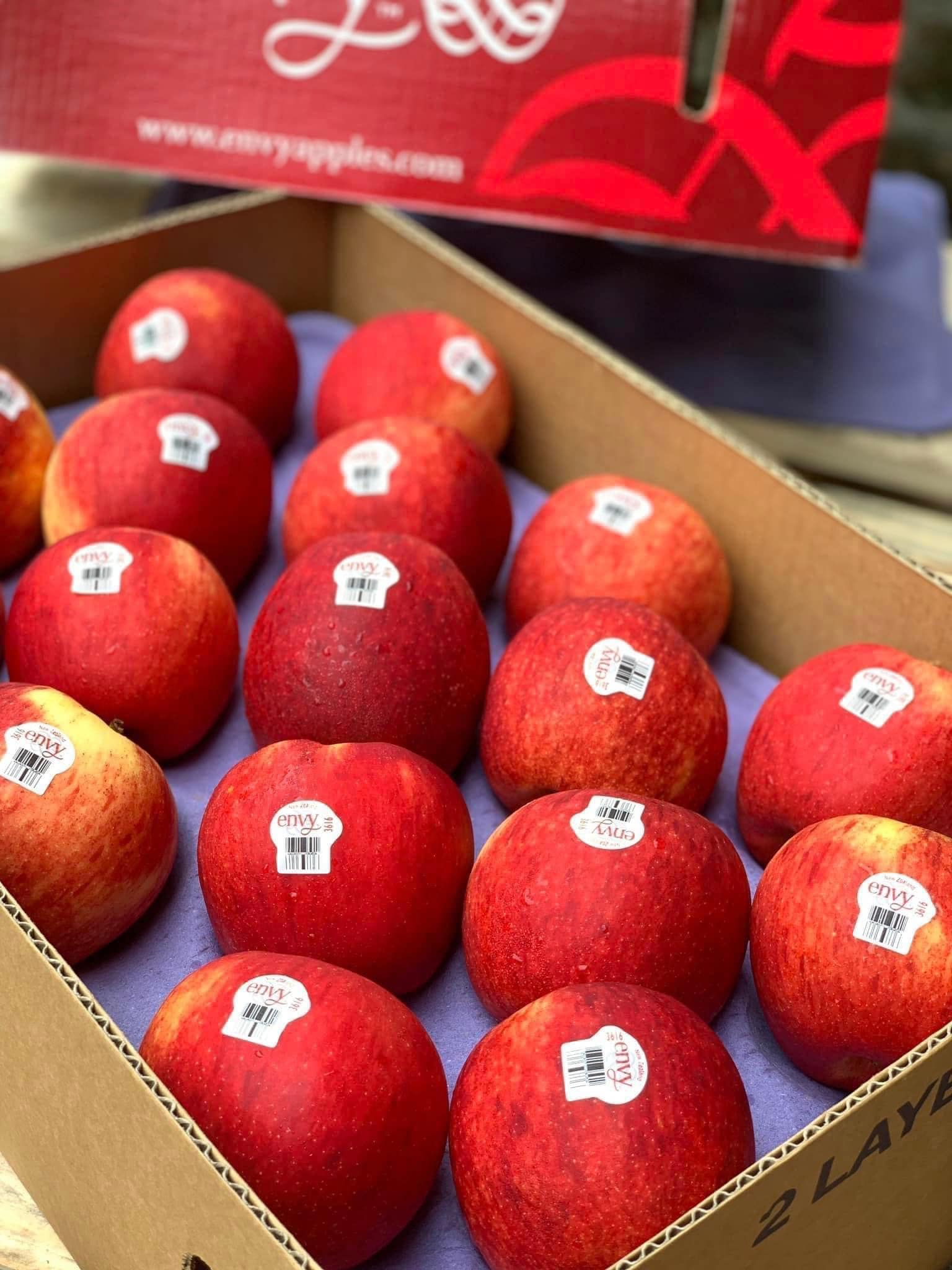 Táo Envy Đỏ Mỹ Size28 - Hình ảnh 2